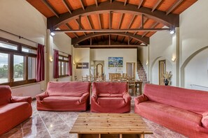 Televisio, takka, DVD-soitin