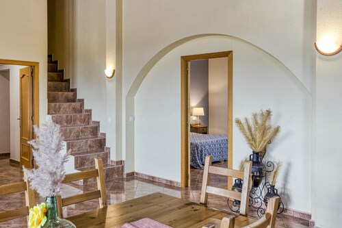 Country House 'Les Cabretes Vilanova De La Muga' with Mountain View, Wi-Fi and Air Conditioning