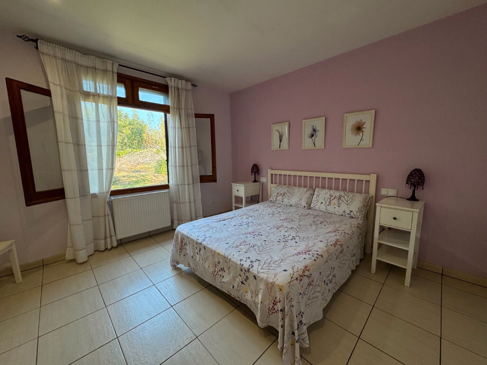 5 bedrooms, free WiFi, bed sheets, wheelchair access