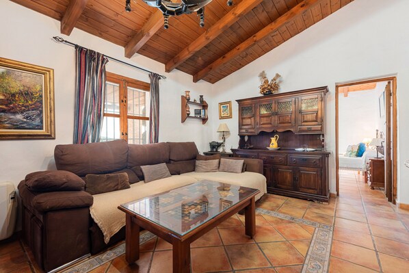 Fernseher, Kamin, DVD-Player, Tischtennisplatte