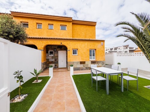 Vacation Home 'Casa Mela' with Private Terrace, Private Garden and Wi-Fi