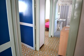 2 bedrooms - LL02 Holiday House UMI First Floor For 7 Pax' with Balcony (San Foca)