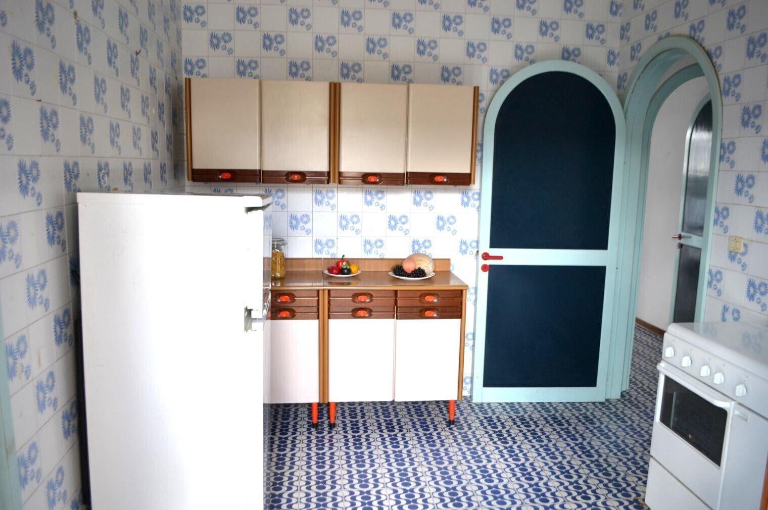 Frigorifero, forno, piano cottura, pentole/stoviglie/utensili