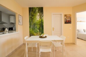 Dining - Apartment 'Barlovento' with Wi-Fi and Air Conditioning (Algarrobo)