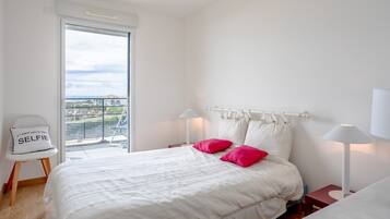 2 bedrooms, iron/ironing board, free WiFi