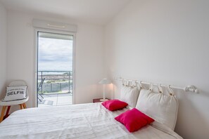 2 bedrooms, iron/ironing board, free WiFi