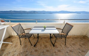 Outdoor dining - Gorgeous apartment in Komarna with WiFi (Komarna)