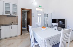 Dining - Cozy apartment in Komarna with kitchen (Komarna)