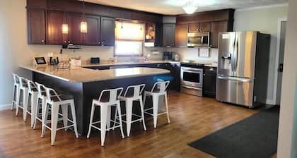 Spacious Mountain Retreat – Sleeps 12 – Pool, Hot Tub, Peaceful & Beautiful!