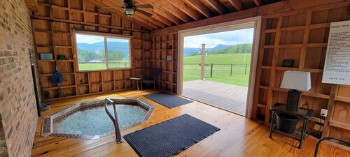 Spacious Mountain Retreat – Sleeps 12 – Pool, Hot Tub, Peaceful & Beautiful!