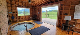 Spacious Mountain Retreat – Sleeps 12 – Pool, Hot Tub, Peaceful & Beautiful!
