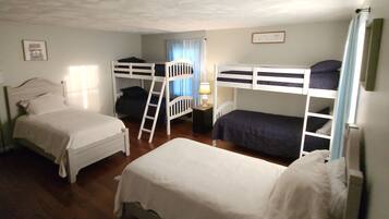 4 habitaciones, escritorio, tabla de planchar con plancha y wifi gratis