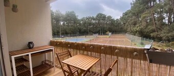 Apartamento 'Appartement Au Parc De La Grange' con piscina compartida y balcón