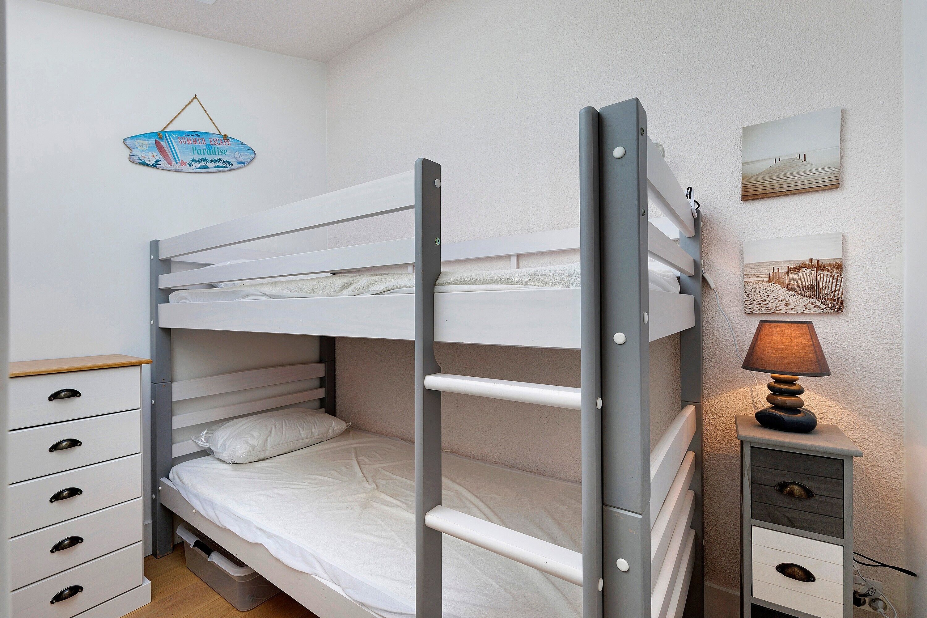 2 slaapkamers, een strijkplank/strijkijzer