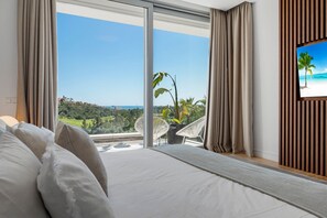 4 bedrooms, free WiFi, bed sheets - Country House 'Casa Senses' with Sea View, Wi-Fi and Air Conditioning (Marbella)