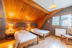 5 habitaciones, tabla de planchar con plancha y wifi gratis 