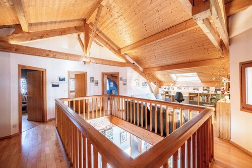 Chalet 'Pierre Et Bois' con vistas a la montaña, terraza privada y Wi-Fi