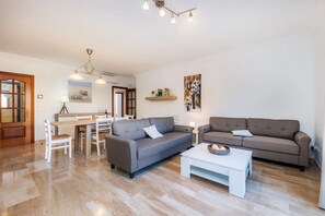 TV, DVD-spiller og stereoanlegg