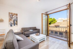 TV, DVD-spiller og stereoanlegg