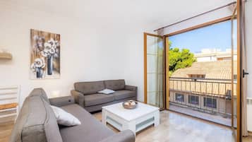 Fernseher, DVD-Player, Stereoanlage