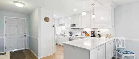 冰箱、微波炉、烤箱、炉灶