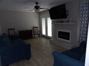 Smart TV, fireplace