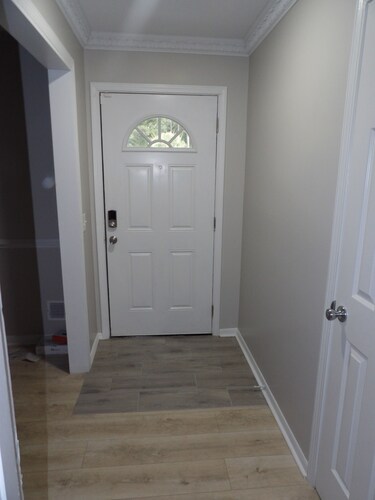 CLOSE TO FT JACKSON, WILLIAMS-BRICE STADIUM, VA HOSP, FAMILY FRIENDLY. SLEEPS 10