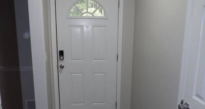 CLOSE TO FT JACKSON, WILLIAMS-BRICE STADIUM, VA HOSP, FAMILY FRIENDLY. SLEEPS 10
