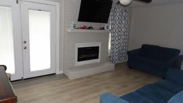 Smart TV y chimenea