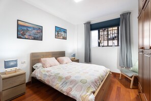 2 chambres, fer et planche à repasser, Wi-Fi gratuit, draps fournis