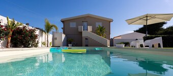 Holiday Home 'Torre Del Mare' with Private Pool, Private Terrace and Wi-Fi