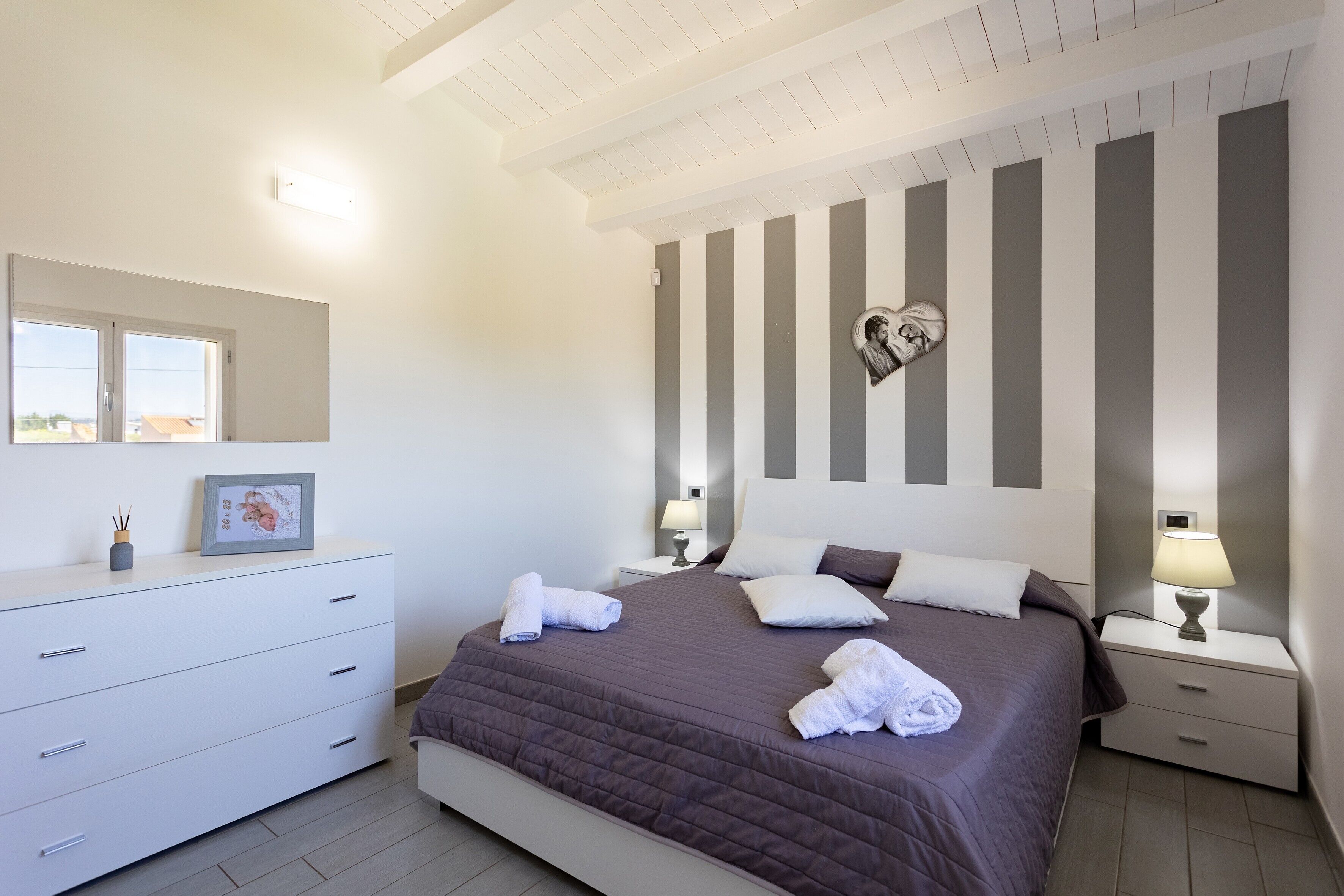 3 bedrooms, desk, iron/ironing board, free WiFi