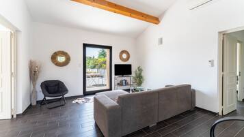 Télévision, table de tennis de table