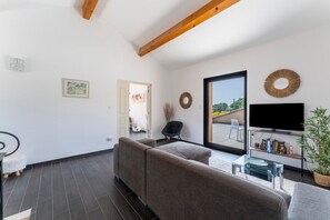 TV, tavolo da ping pong