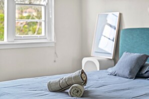 2 bedrooms, desk, iron/ironing board, WiFi - Harbour Bridge View 2BR Resort (Cremorne Point)