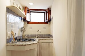 Fridge, stovetop, electric kettle, cookware/dishes/utensils