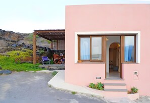 Exterior detail - Holiday Home 'Terra E Mare' with Sea View, Shared Terrace and Air Conditioning (Pantelleria)