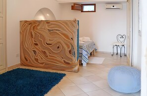 1 bedroom, bed sheets