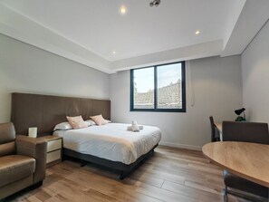 1 bedroom, desk, iron/ironing board, WiFi