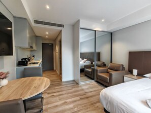 1 bedroom, desk, iron/ironing board, WiFi