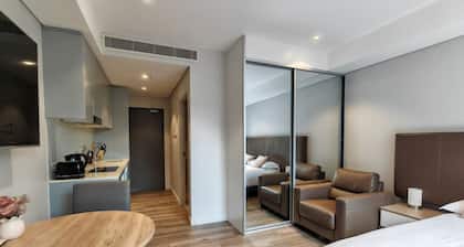 Studio in heart of Roseville