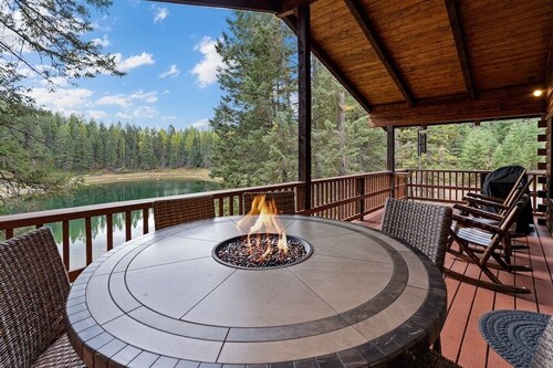 Limberlost West - Your Montana cabin on a lake!