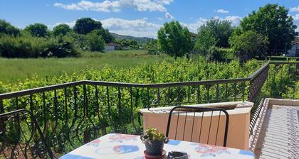 Holiday Home 'House In The Village' with Mountain View, Wi-Fi and Air Conditioning