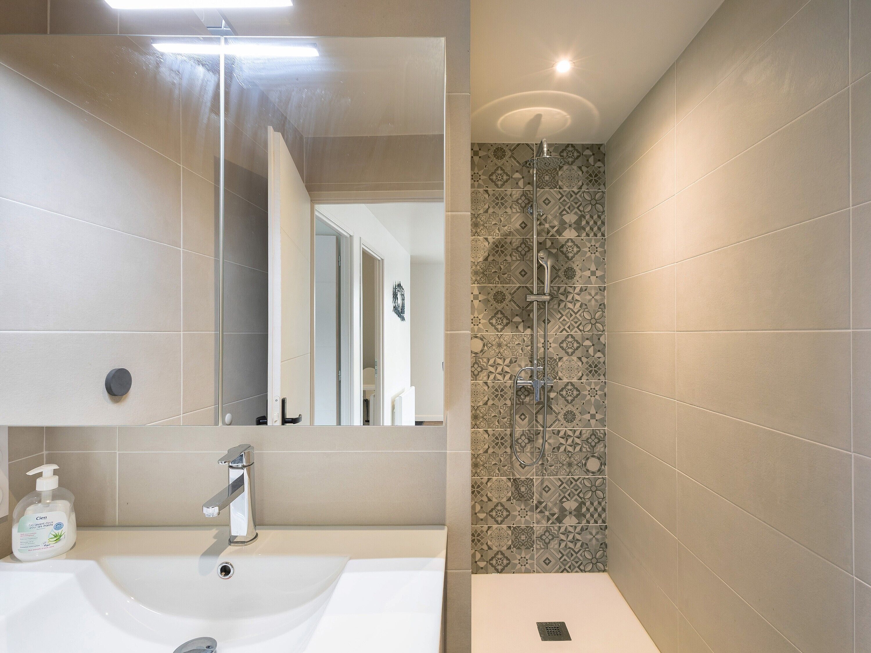 Een douche, een haardroger