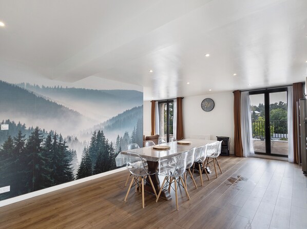 Dining - Comfortable Mountain Stay in Formiguères: 4Bedrooms, 9Min from the Ski Resort with Private Terrace ! (Formiguères)