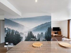 Dining - Comfortable Mountain Stay in Formiguères: 4Bedrooms, 9Min from the Ski Resort with Private Terrace ! (Formiguères)