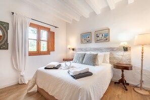3 bedrooms, free WiFi, bed sheets - Chalet 'Ses Llebres' with Private Pool, Wi-Fi and Air Conditioning (Bunyola)