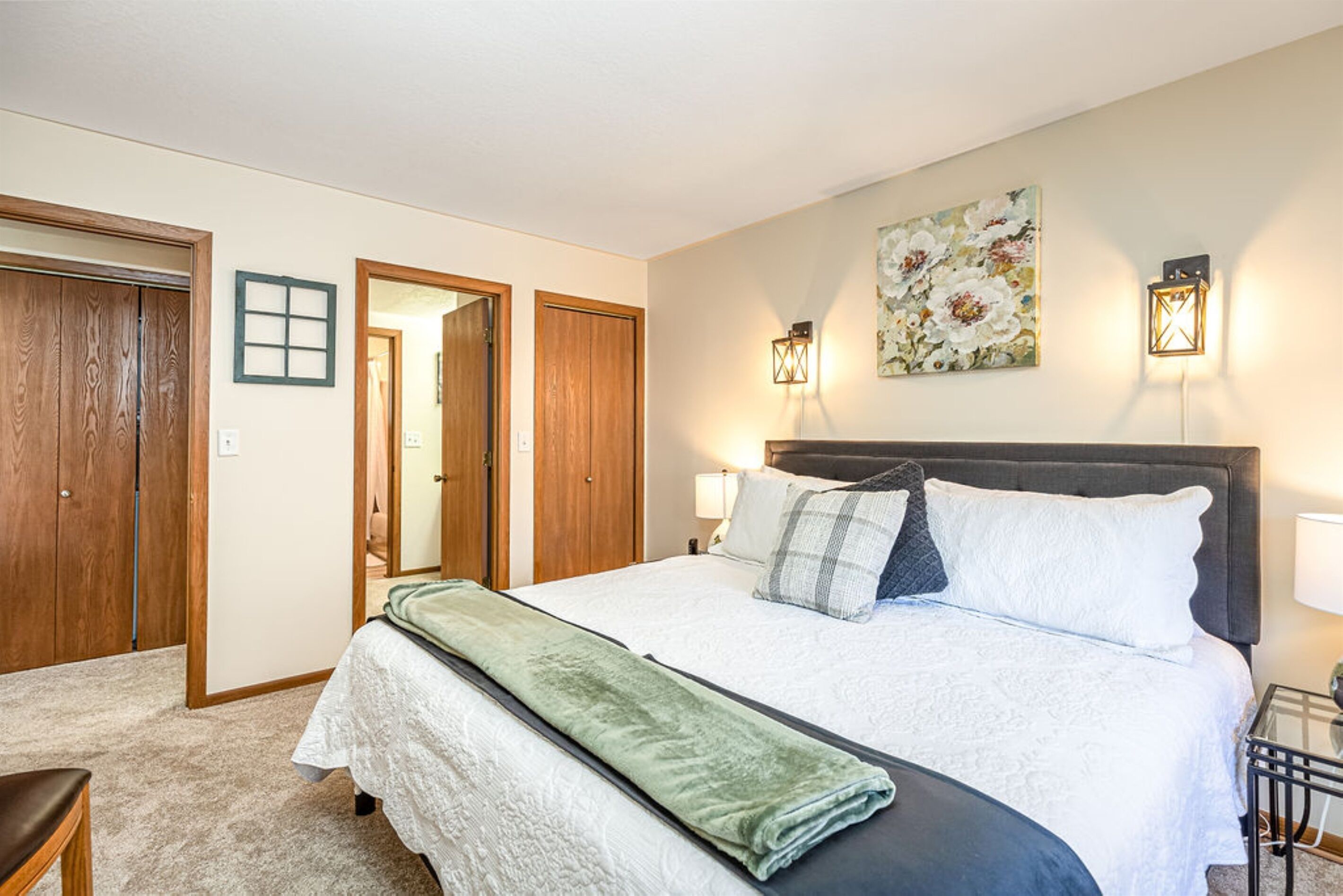 2 bedrooms, iron/ironing board, free WiFi, bed sheets