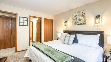 2 bedrooms, iron/ironing board, free WiFi, bed sheets
