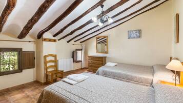 5 slaapkamers, een strijkplank/strijkijzer, gratis wifi, beddengoed